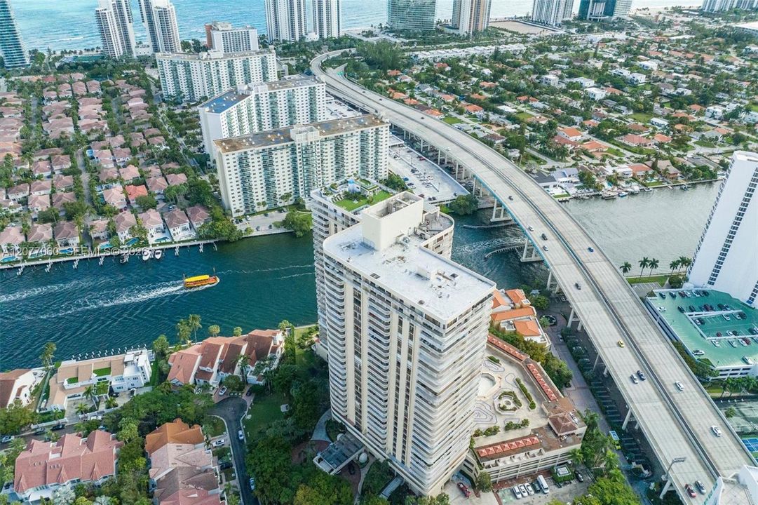 На продажу: $399,999 (2 спален, 2 ванн, 1512 Квадратных фут)