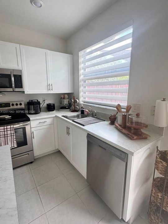 For Rent: $2,500 (3 beds, 3 baths, 1328 Square Feet)