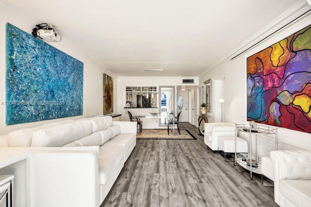 For Sale: $190,000 (1 beds, 1 baths, 846 Square Feet)