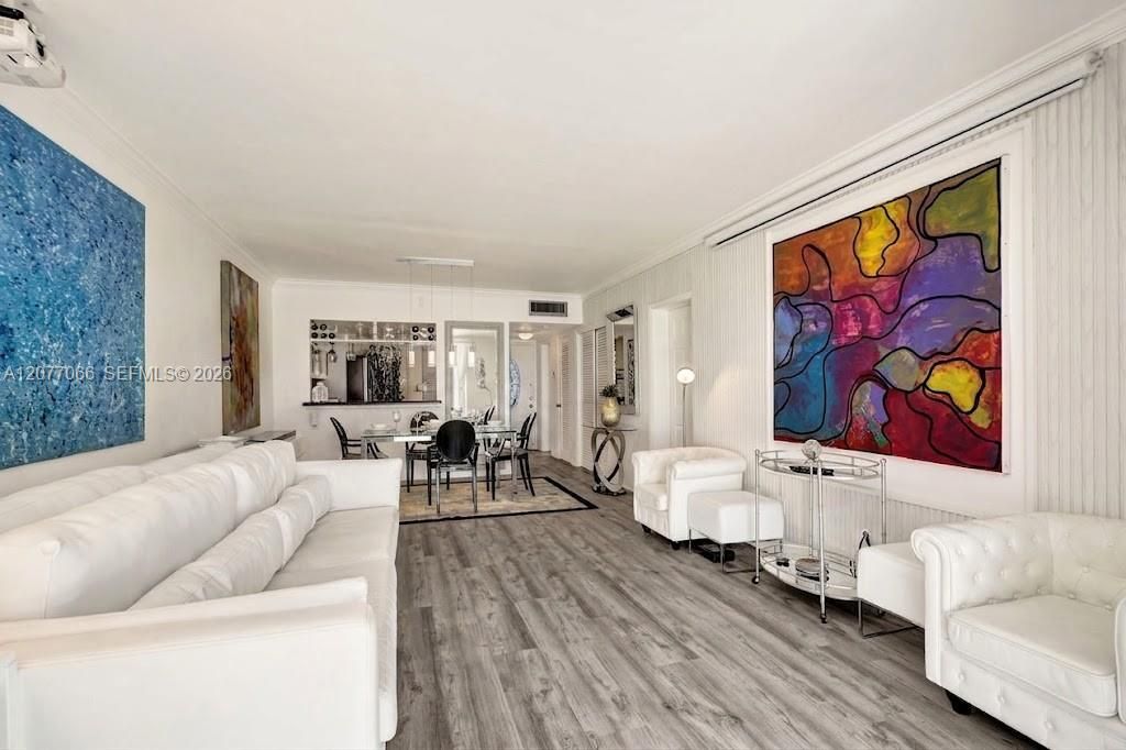 For Sale: $190,000 (1 beds, 1 baths, 846 Square Feet)