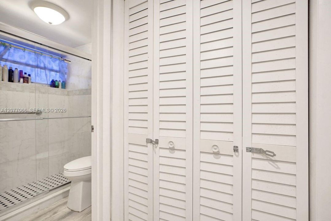 For Sale: $190,000 (1 beds, 1 baths, 846 Square Feet)