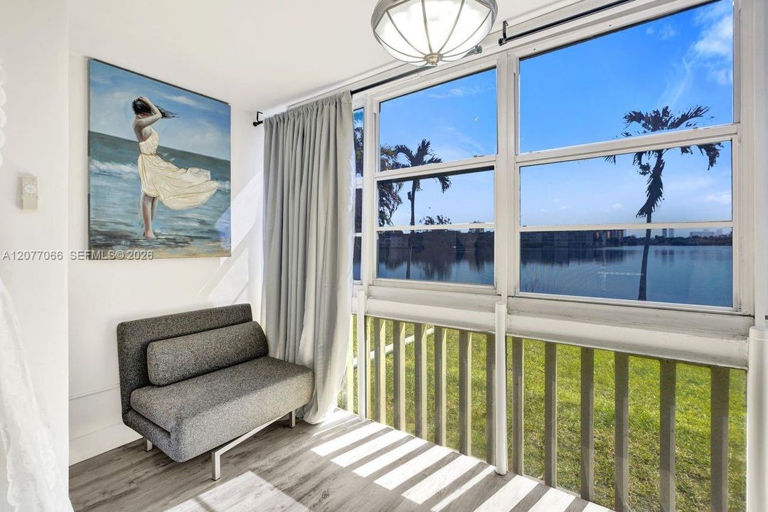 For Sale: $190,000 (1 beds, 1 baths, 846 Square Feet)