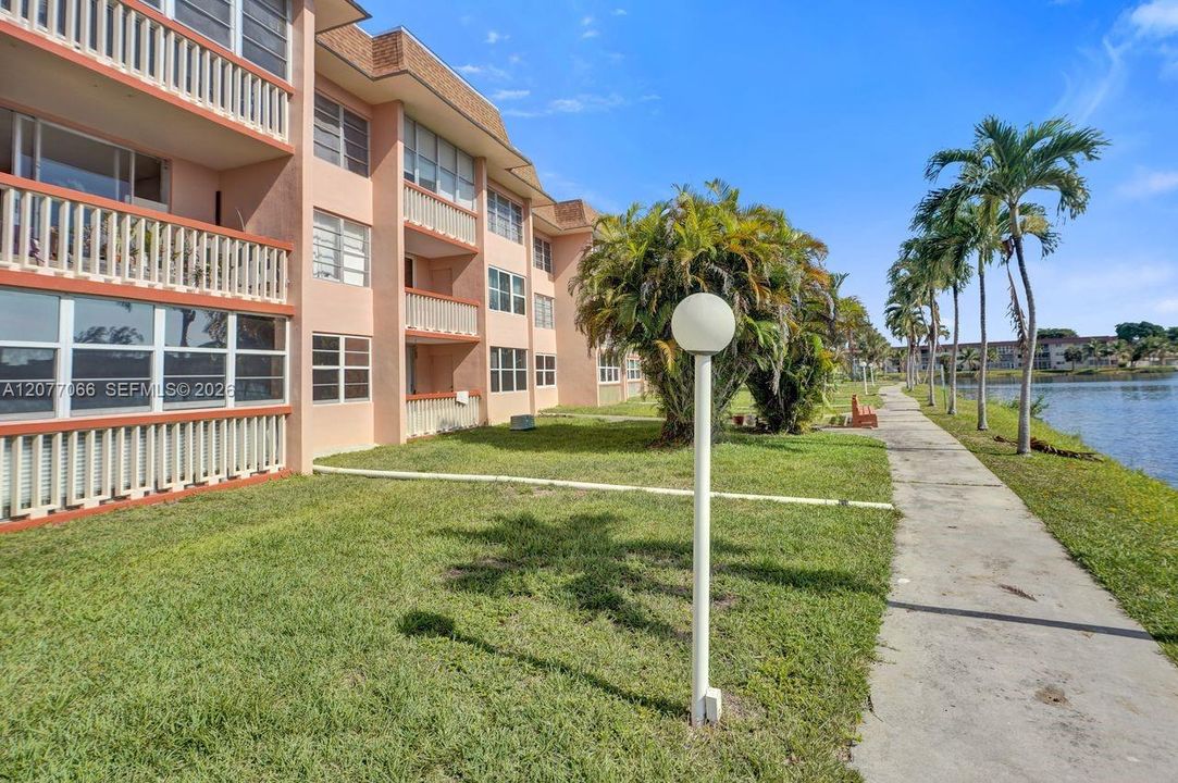For Sale: $190,000 (1 beds, 1 baths, 846 Square Feet)