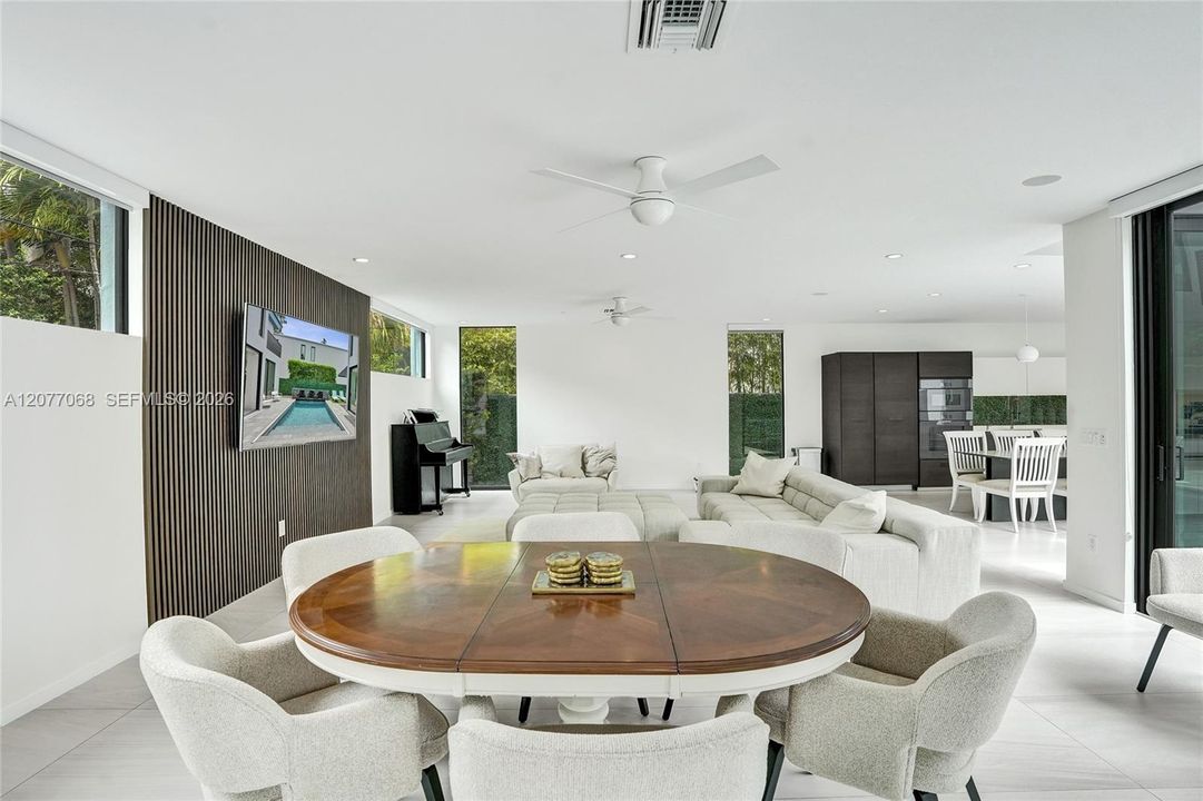 На продажу: $3,065,000 (4 спален, 3 ванн, 3635 Квадратных фут)