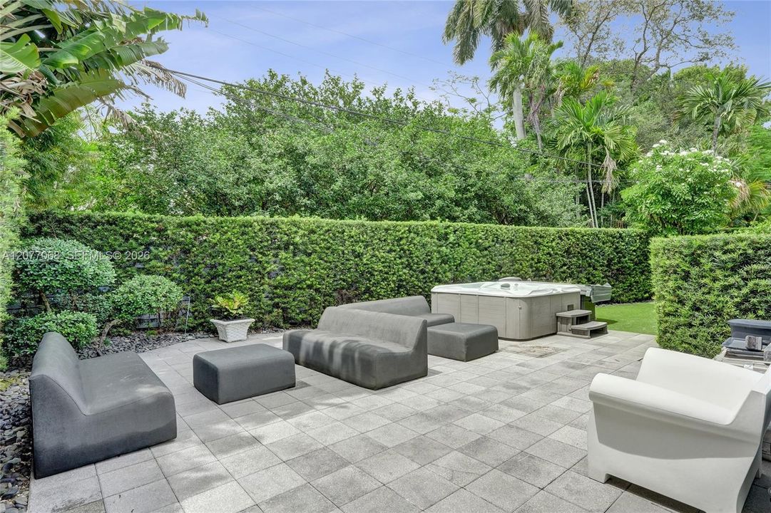 На продажу: $3,065,000 (4 спален, 3 ванн, 3635 Квадратных фут)