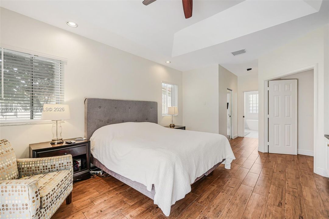 For Rent: $7,100 (5 beds, 3 baths, 2712 Square Feet)