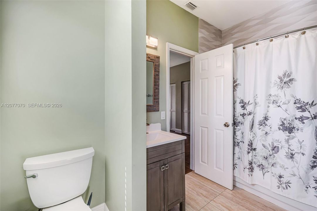 For Rent: $7,100 (5 beds, 3 baths, 2712 Square Feet)