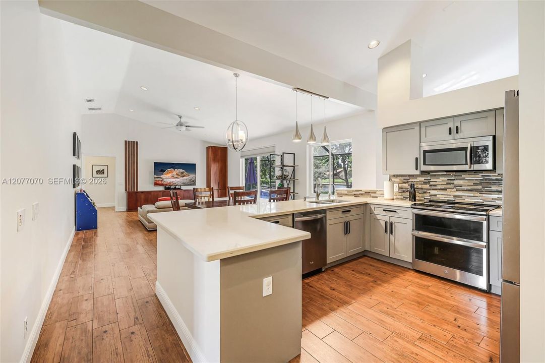 For Rent: $7,100 (5 beds, 3 baths, 2712 Square Feet)