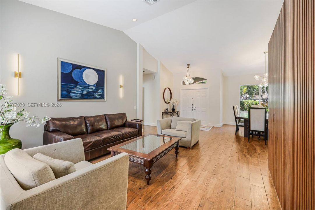 For Rent: $7,100 (5 beds, 3 baths, 2712 Square Feet)
