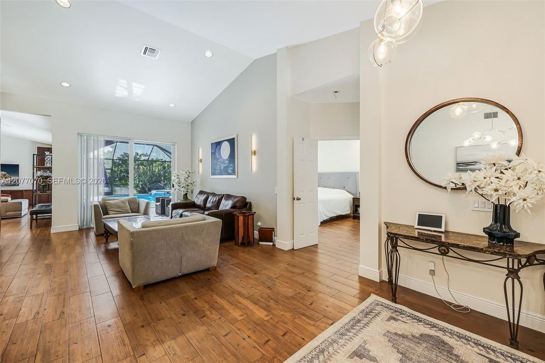 For Rent: $7,100 (5 beds, 3 baths, 2712 Square Feet)