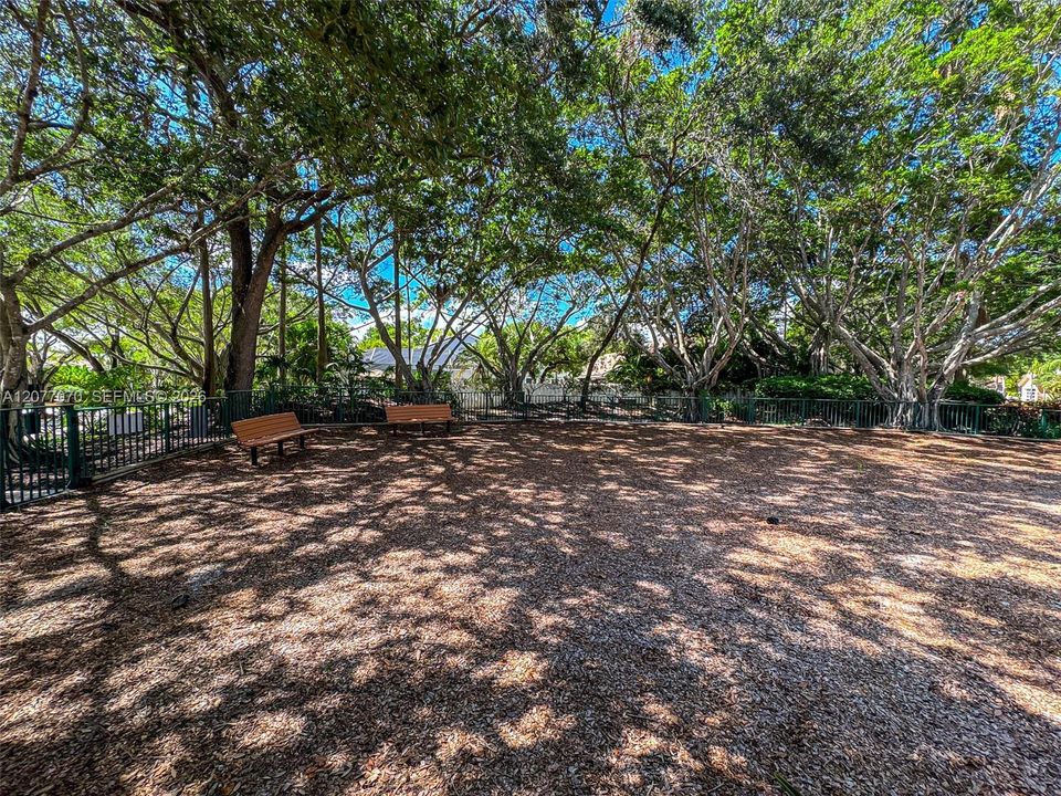 For Rent: $7,100 (5 beds, 3 baths, 2712 Square Feet)