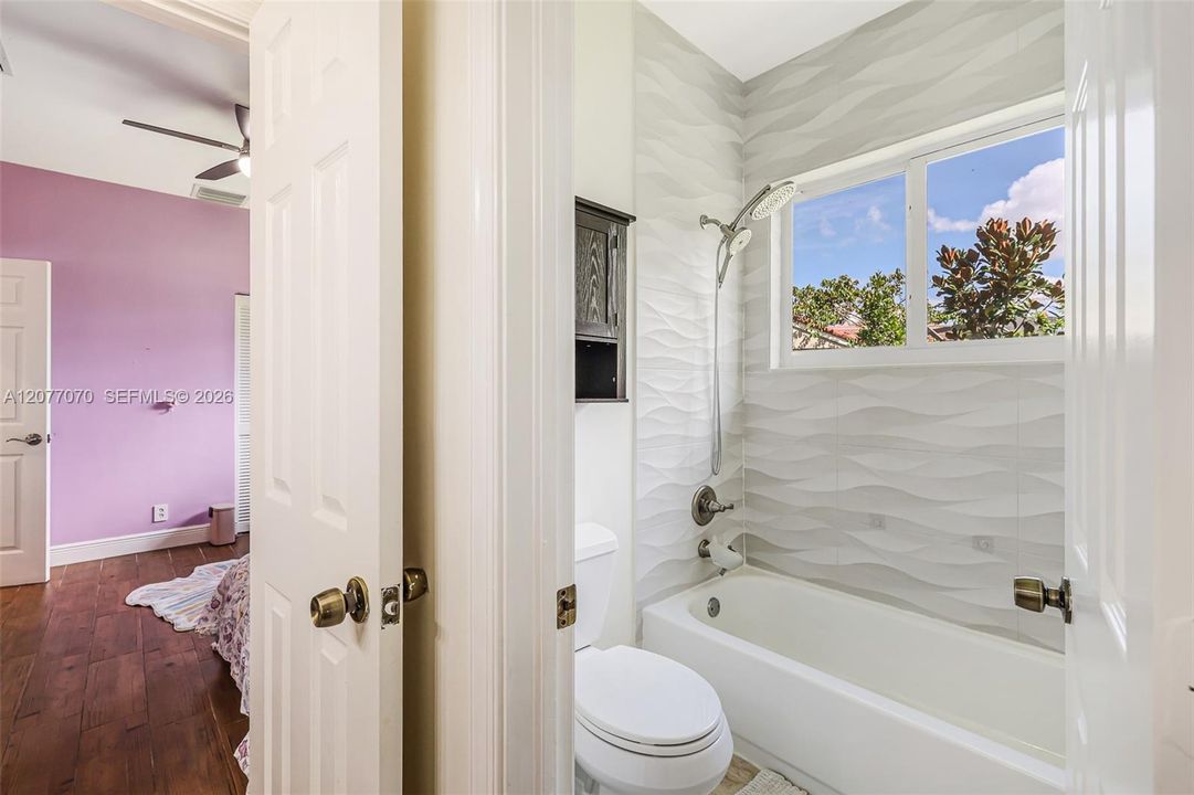 For Rent: $7,100 (5 beds, 3 baths, 2712 Square Feet)