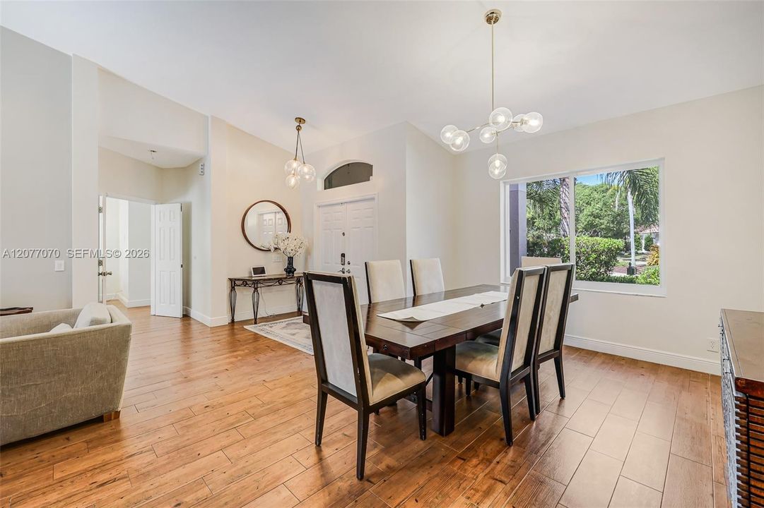 For Rent: $7,100 (5 beds, 3 baths, 2712 Square Feet)