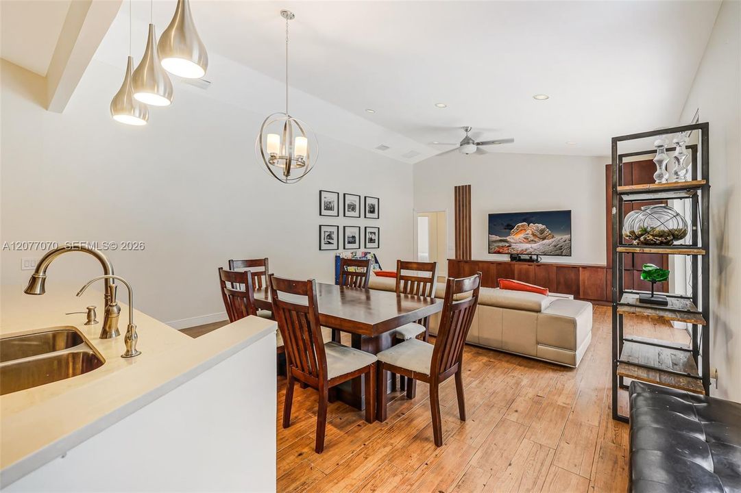 For Rent: $7,100 (5 beds, 3 baths, 2712 Square Feet)