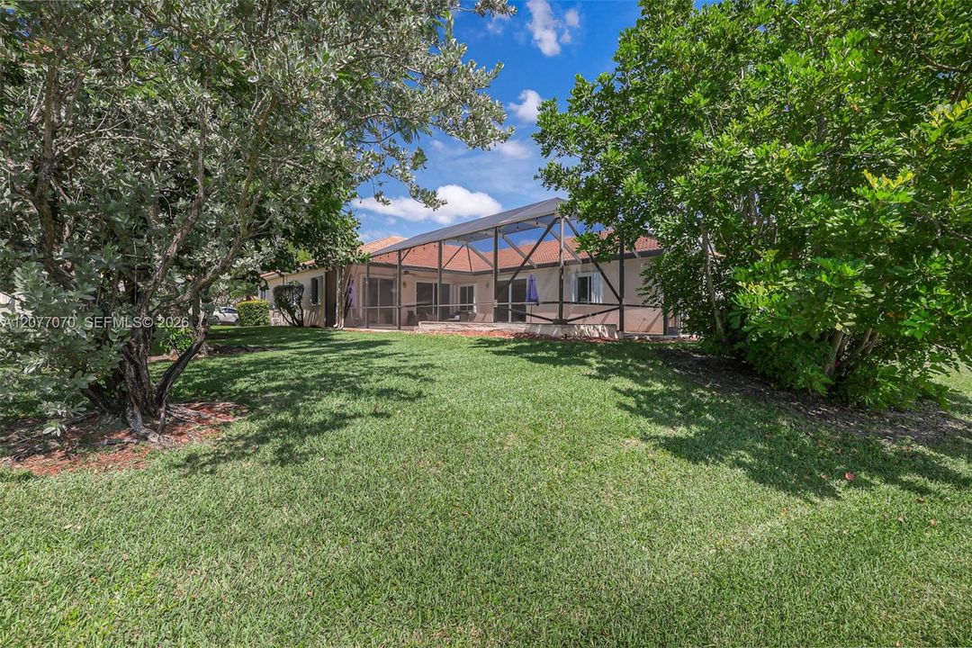 For Rent: $7,100 (5 beds, 3 baths, 2712 Square Feet)
