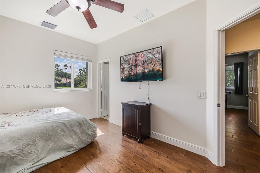 For Rent: $7,100 (5 beds, 3 baths, 2712 Square Feet)