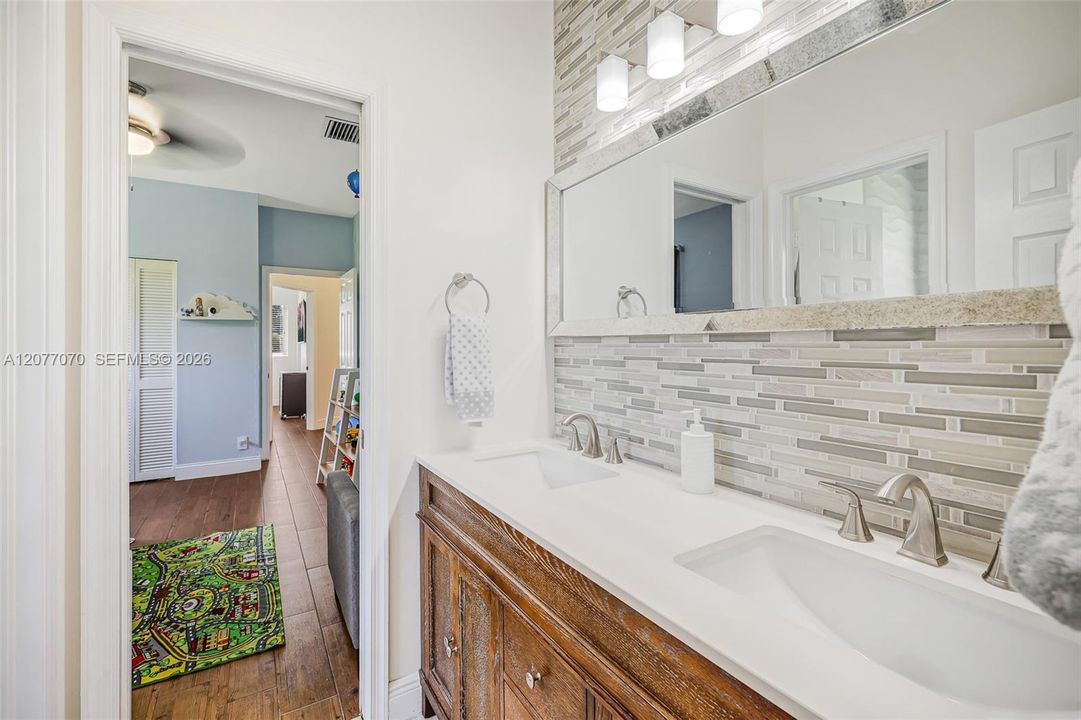 For Rent: $7,100 (5 beds, 3 baths, 2712 Square Feet)