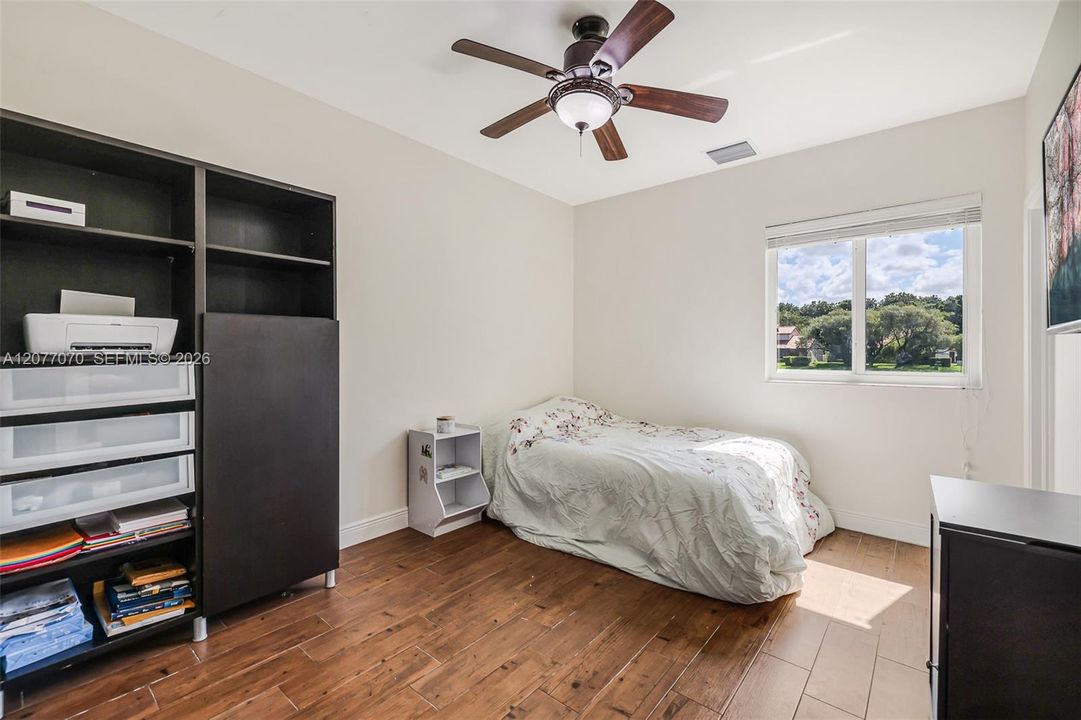 For Rent: $7,100 (5 beds, 3 baths, 2712 Square Feet)
