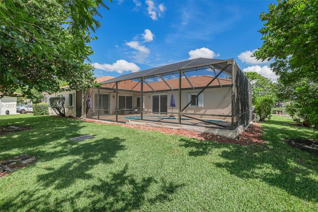 For Rent: $7,100 (5 beds, 3 baths, 2712 Square Feet)