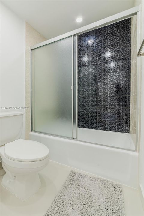 For Rent: $2,550 (1 beds, 1 baths, 1000 Square Feet)