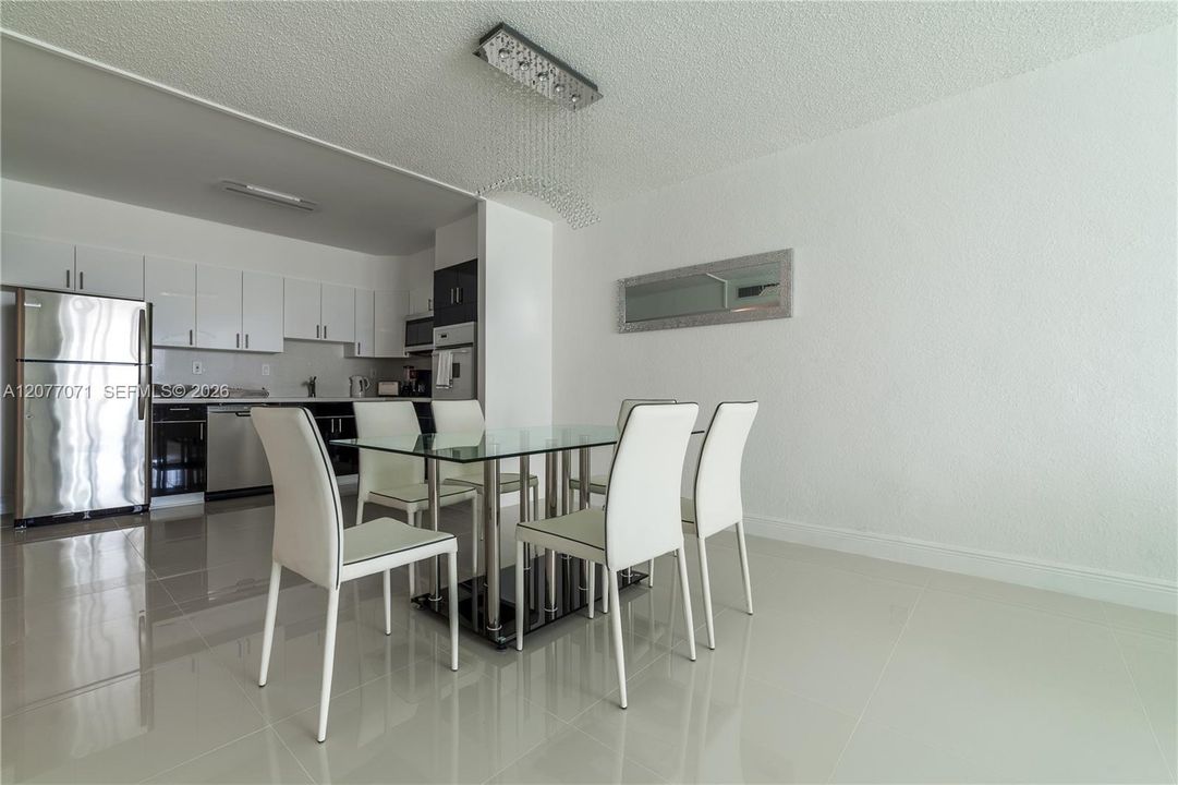 For Rent: $2,550 (1 beds, 1 baths, 1000 Square Feet)