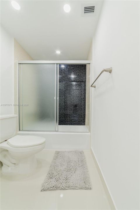 For Rent: $2,550 (1 beds, 1 baths, 1000 Square Feet)