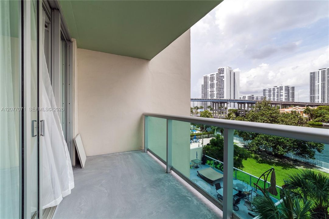 For Rent: $2,550 (1 beds, 1 baths, 1000 Square Feet)