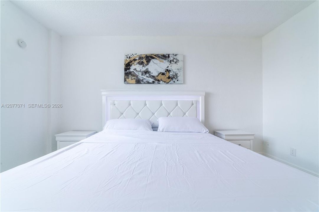 For Rent: $2,550 (1 beds, 1 baths, 1000 Square Feet)