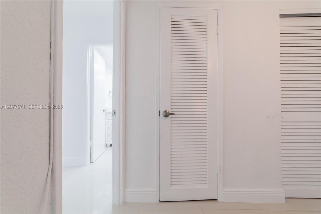 For Rent: $2,550 (1 beds, 1 baths, 1000 Square Feet)