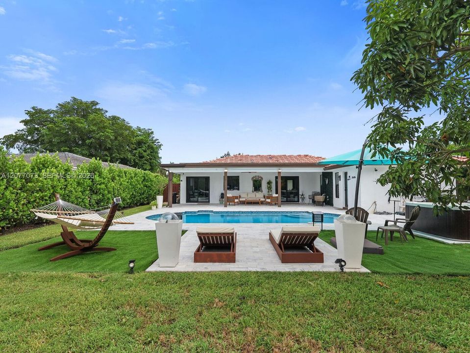 For Sale: $795,000 (3 beds, 2 baths, 1670 Square Feet)
