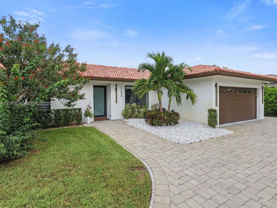 For Sale: $795,000 (3 beds, 2 baths, 1670 Square Feet)