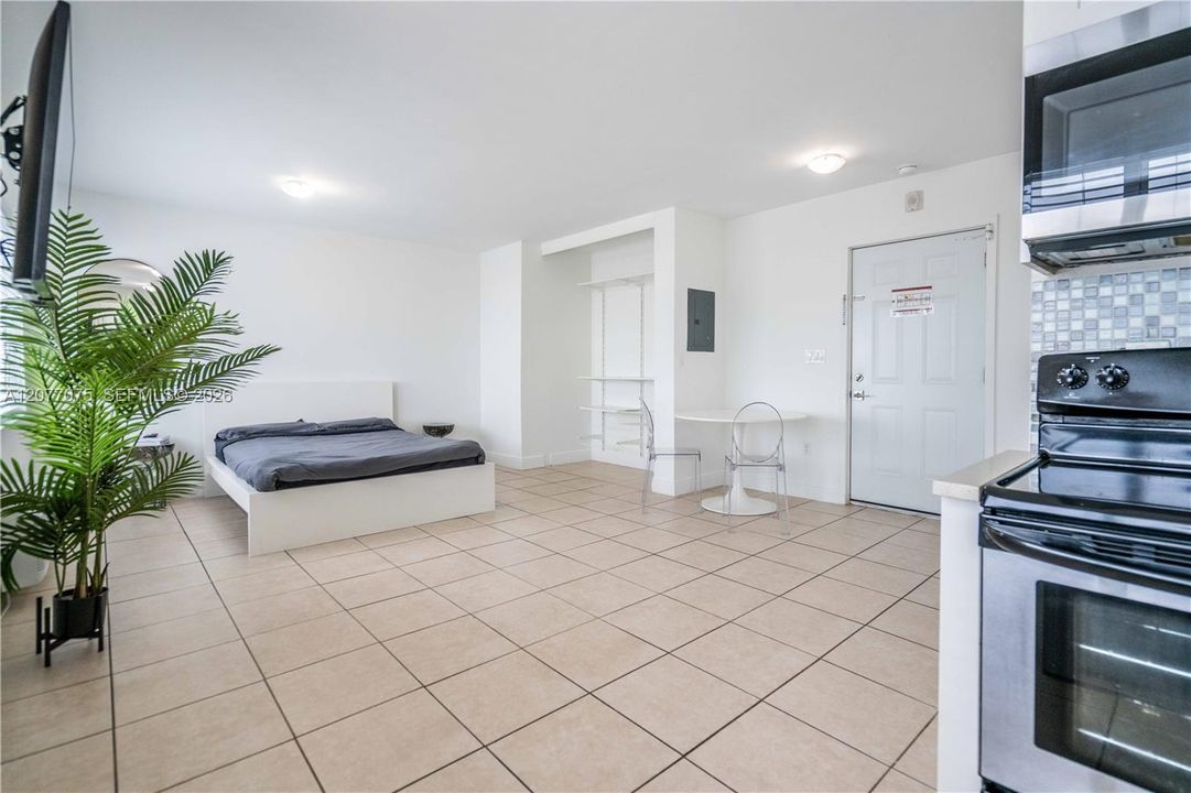 For Rent: $1,523 (0 beds, 1 baths, 411 Square Feet)