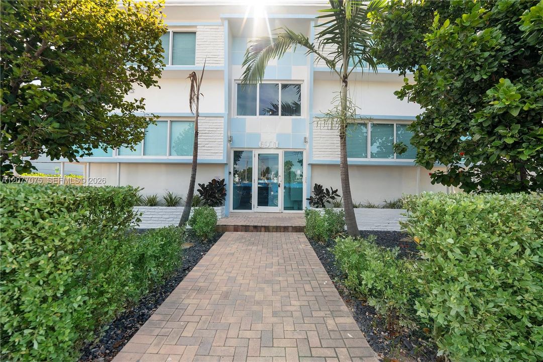For Rent: $1,523 (0 beds, 1 baths, 411 Square Feet)