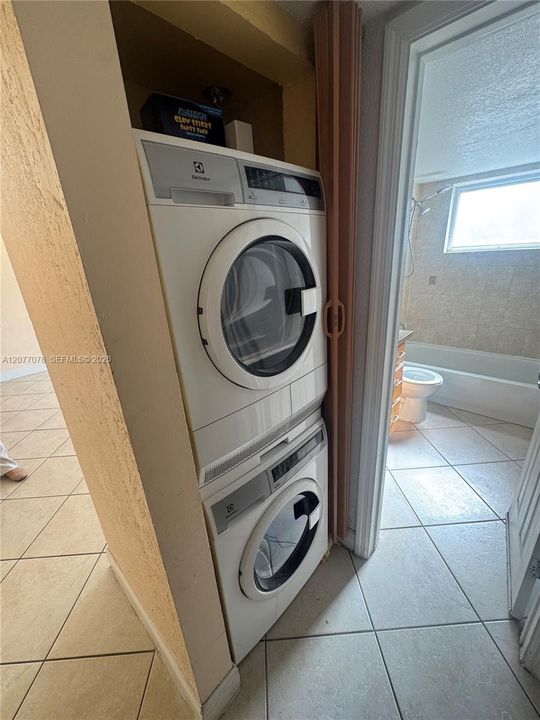 В аренду: $2,100 (2 спален, 1 ванн, 866 Квадратных фут)