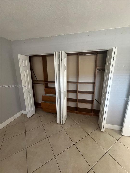 В аренду: $2,100 (2 спален, 1 ванн, 866 Квадратных фут)