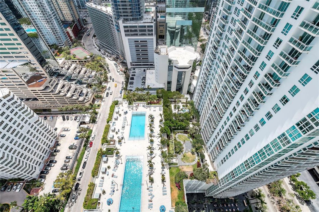For Rent: $3,200 (1 beds, 1 baths, 639 Square Feet)