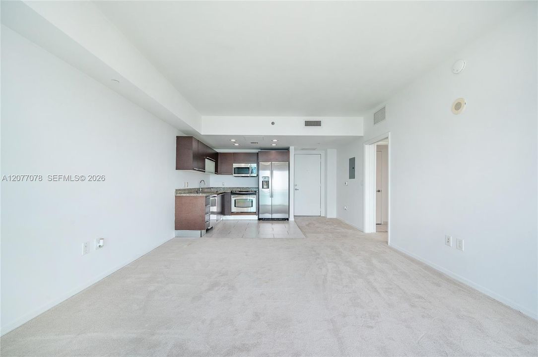 For Rent: $3,200 (1 beds, 1 baths, 639 Square Feet)