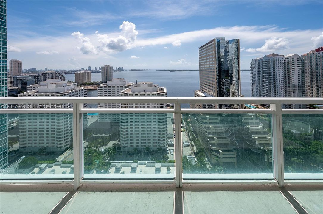 For Rent: $3,200 (1 beds, 1 baths, 639 Square Feet)