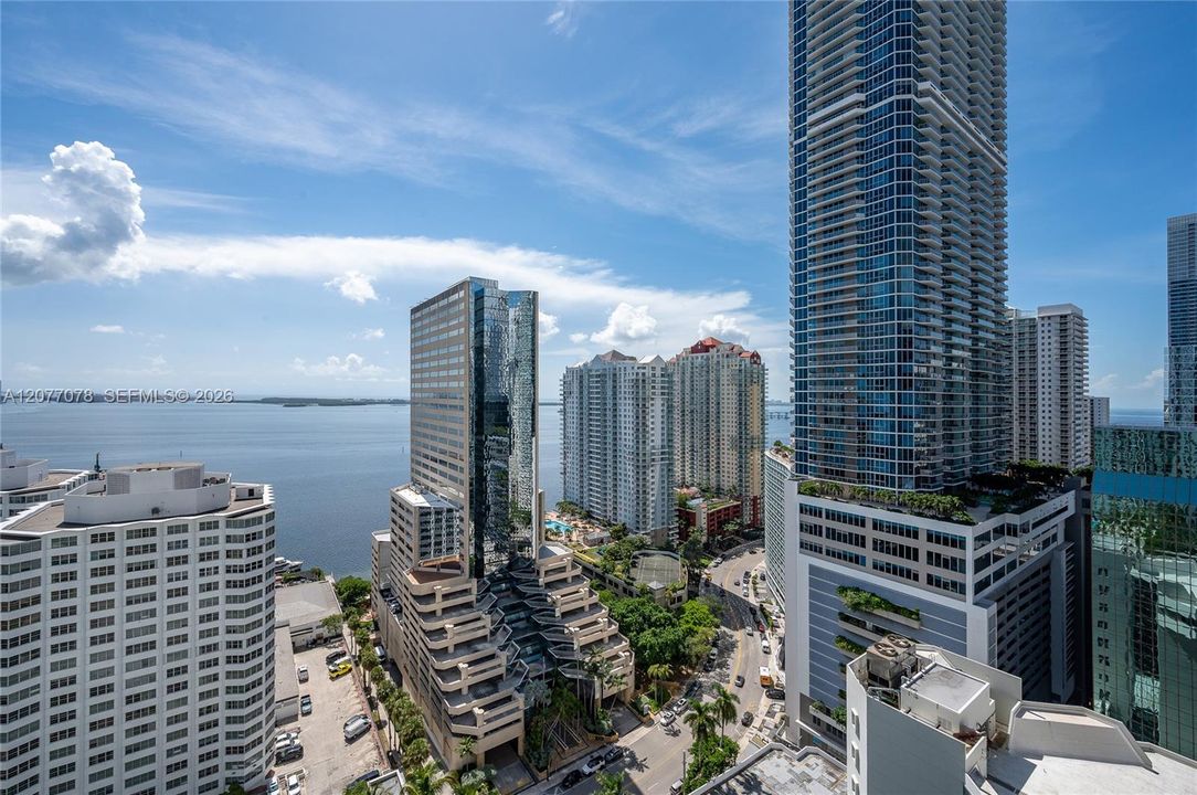 For Rent: $3,200 (1 beds, 1 baths, 639 Square Feet)