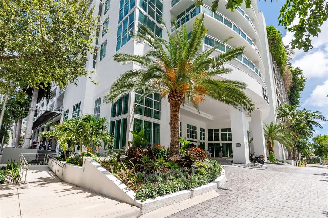 For Rent: $3,200 (1 beds, 1 baths, 639 Square Feet)