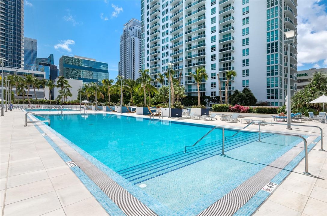 For Rent: $3,200 (1 beds, 1 baths, 639 Square Feet)