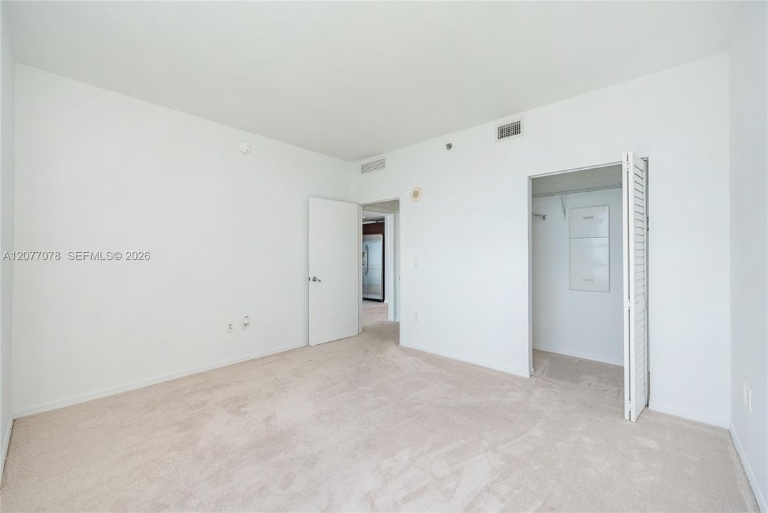 For Rent: $3,200 (1 beds, 1 baths, 639 Square Feet)