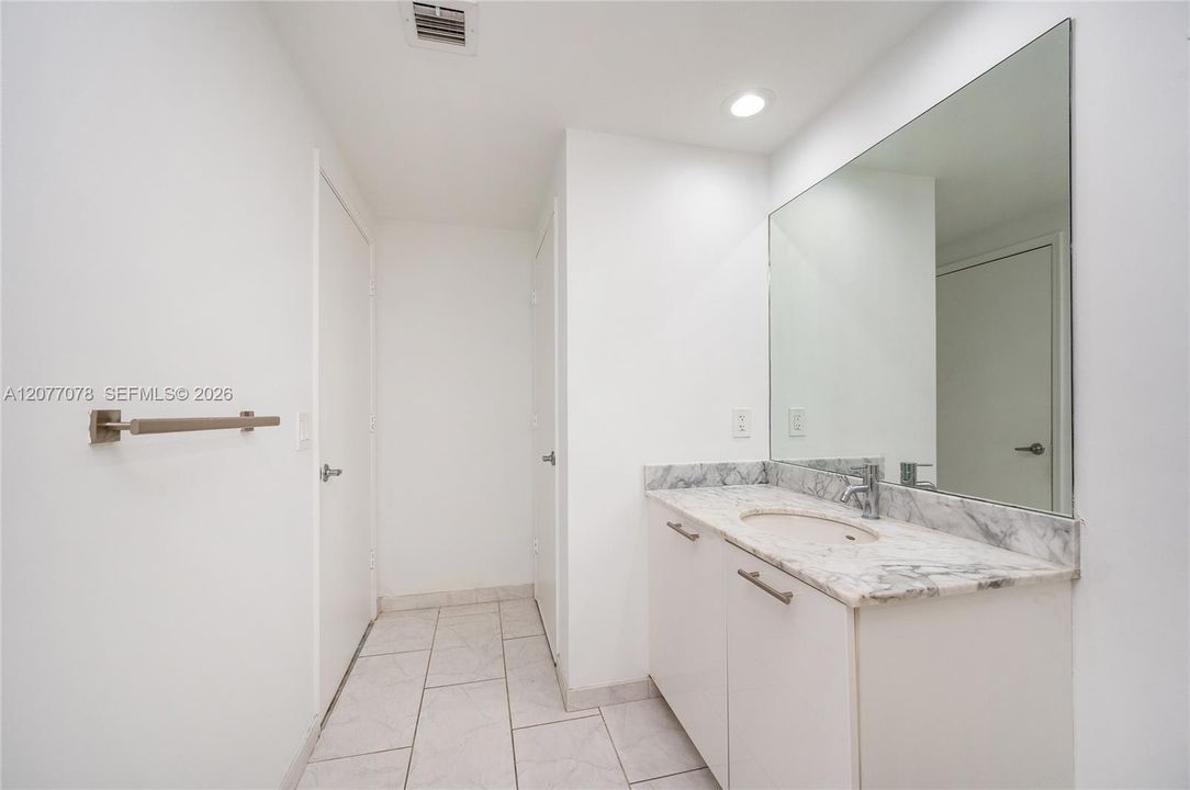For Rent: $3,200 (1 beds, 1 baths, 639 Square Feet)