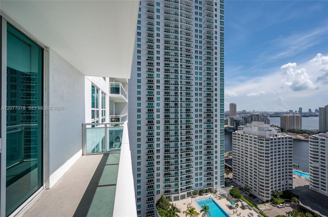 For Rent: $3,200 (1 beds, 1 baths, 639 Square Feet)