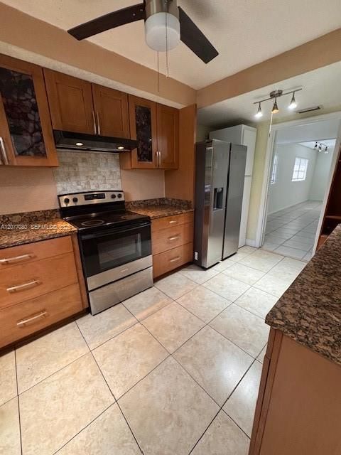 For Rent: $2,700 (2 beds, 2 baths, 1440 Square Feet)