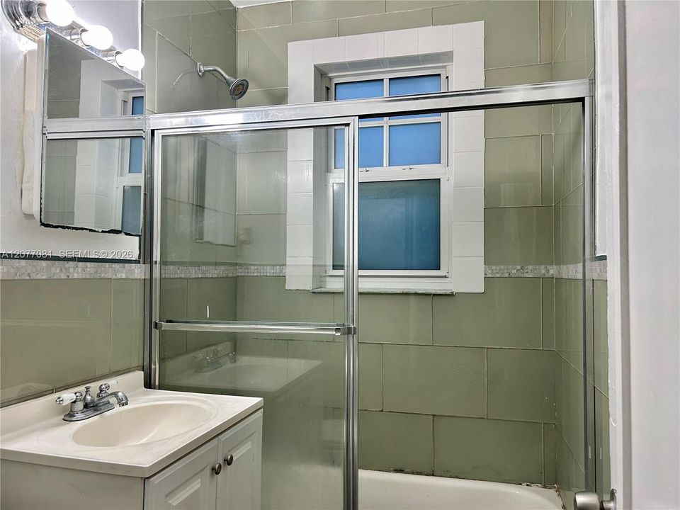 На продажу: $234,999 (1 спален, 1 ванн, 580 Квадратных фут)