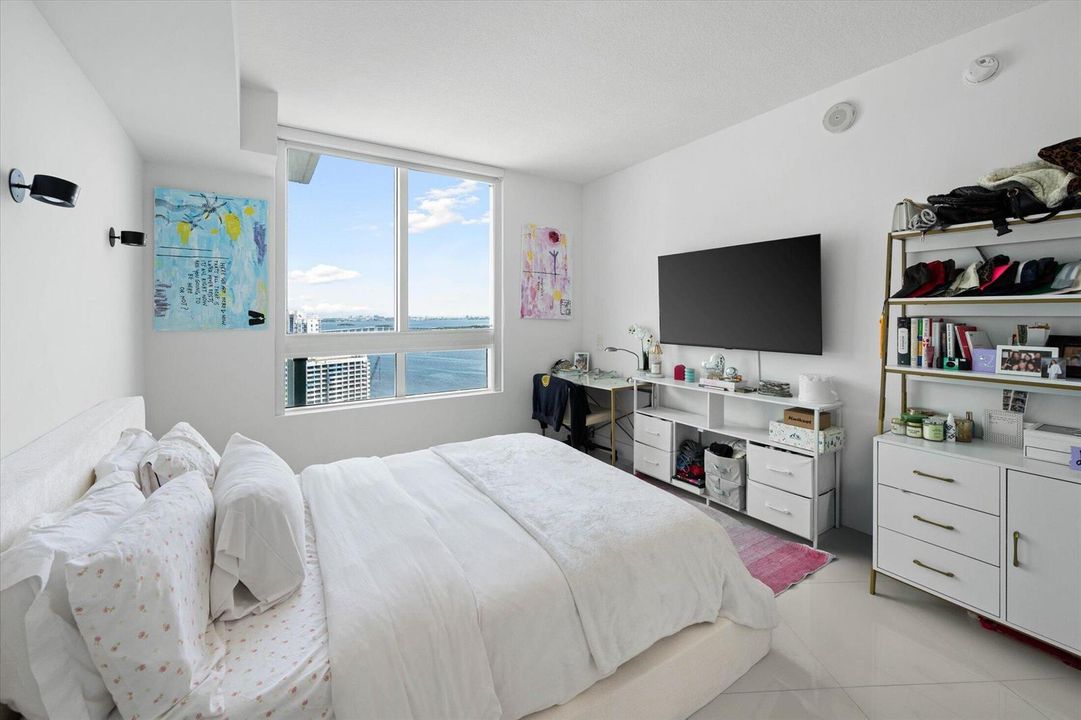2nd Bedroom/Ensuite