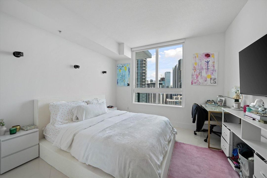 2nd Bedroom/Ensuite