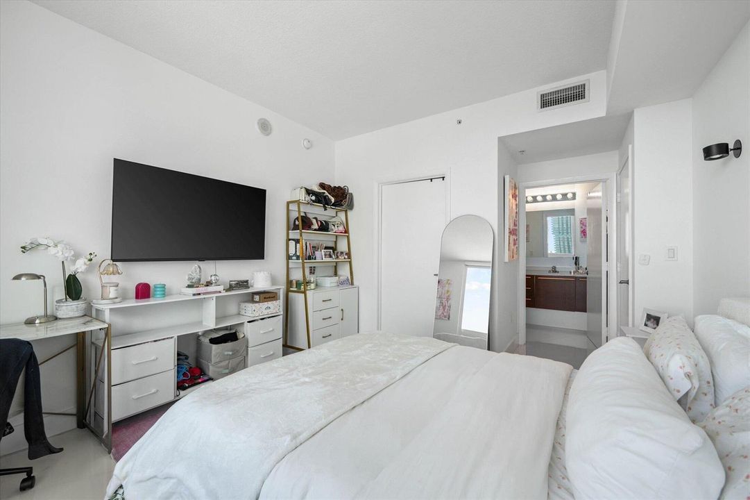 2nd Bedroom/Ensuite