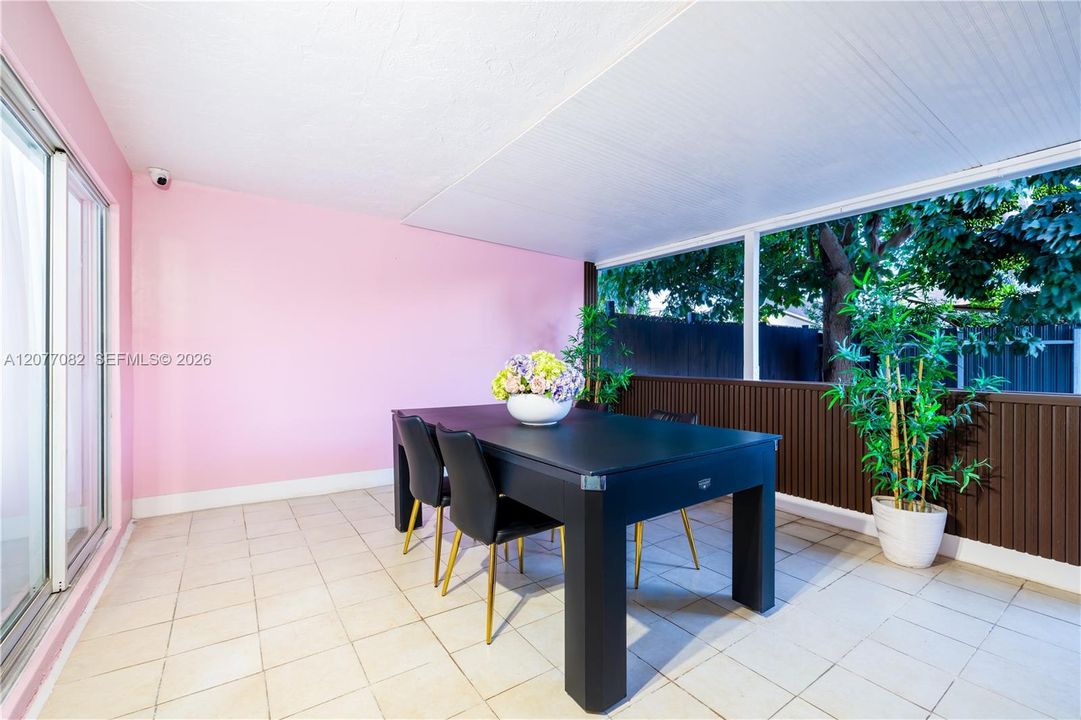 En Venta: $675,000 (4 camas, 2 baños, 1836 Pies cuadrados)